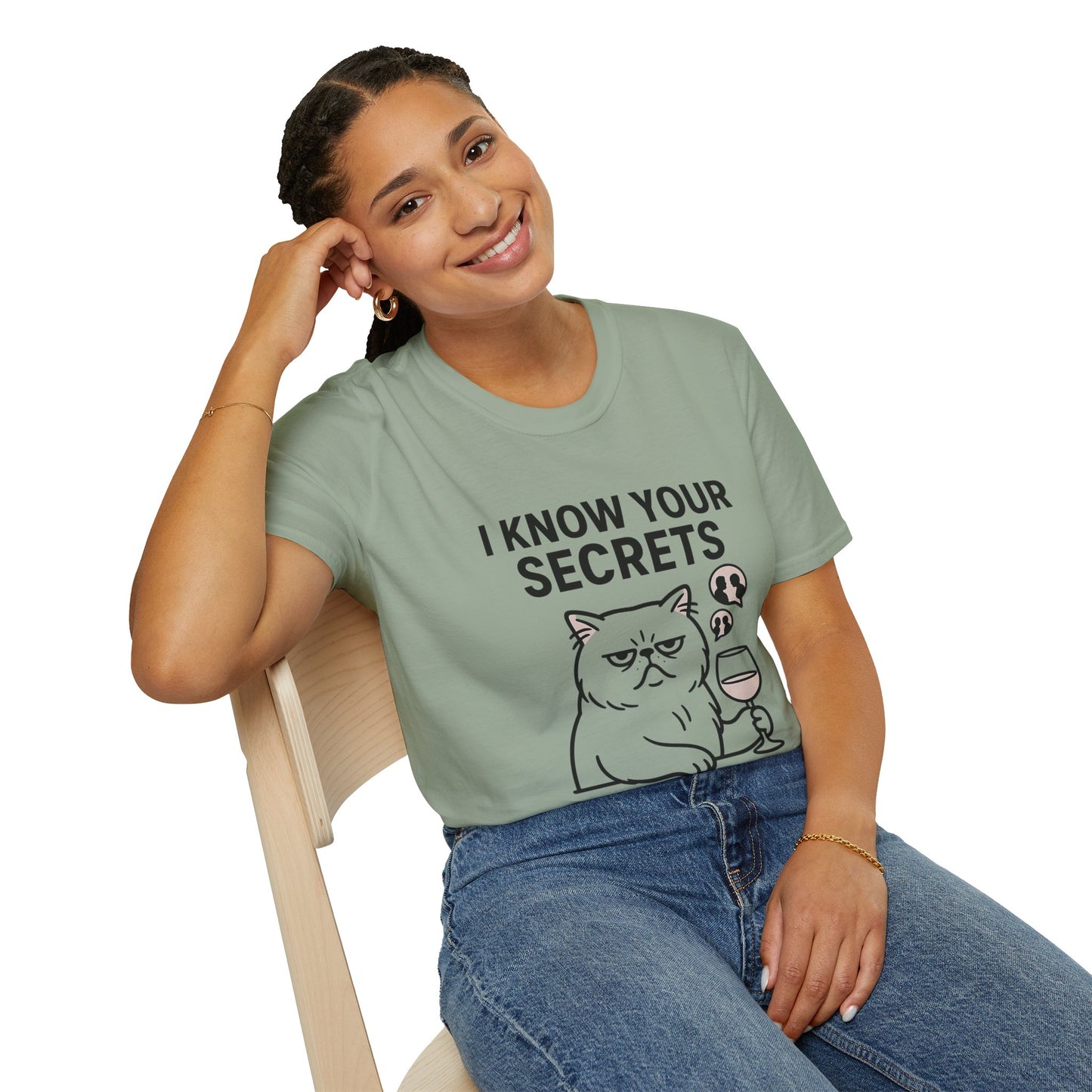 "I Know Your Secrets" Wine Cat T-Shirt, Humor Shirt, Gift for Cat Lovers, Cute Animal Tee, Unique Graphic T-Shirt