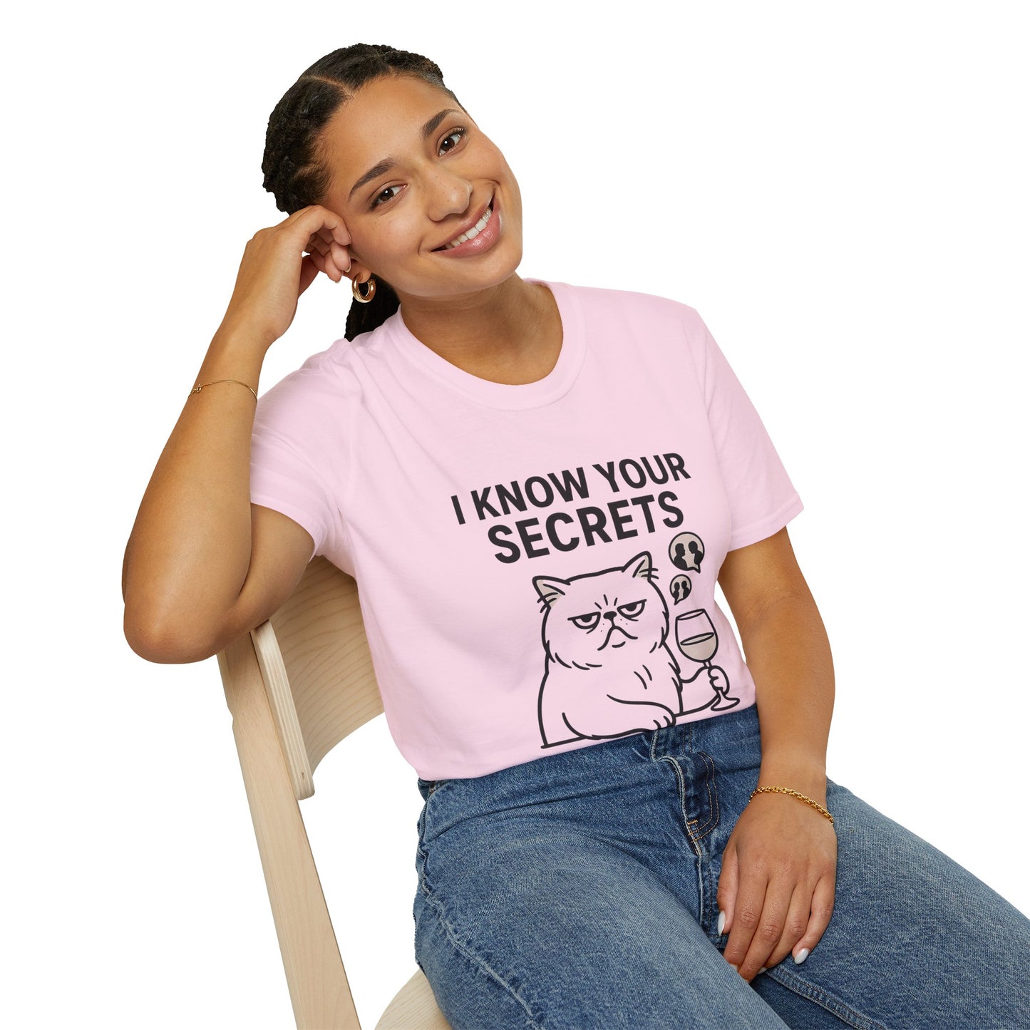 "I Know Your Secrets" Wine Cat T-Shirt, Humor Shirt, Gift for Cat Lovers, Cute Animal Tee, Unique Graphic T-Shirt